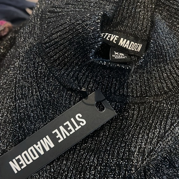 Nadina Sweater Dress in Black & Silver
Metallic by Steve Madden NEW Size XS - Picture 6 of 15